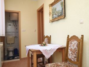 23929852-Ferienwohnung-2-Okrug Gornji-300x225-1