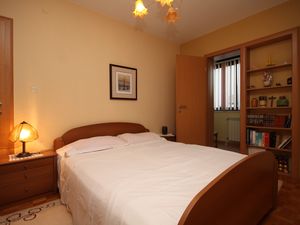 23929852-Ferienwohnung-2-Okrug Gornji-300x225-3