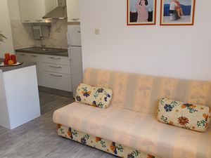 23930779-Ferienwohnung-4-Okrug Gornji-300x225-1