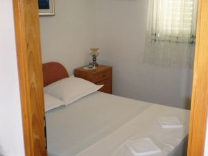 23926584-Ferienwohnung-4-Okrug Gornji-300x225-4