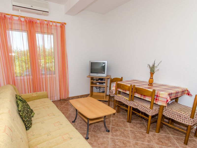 23930309-Ferienwohnung-4-Okrug Gornji-800x600-2