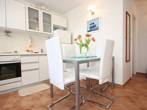 23930778-Ferienwohnung-3-Okrug Gornji-300x225-3