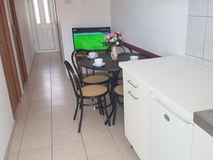 23931142-Ferienwohnung-4-Okrug Gornji-300x225-2