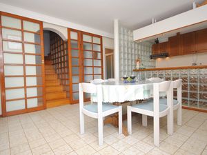 23932447-Ferienwohnung-6-Okrug Gornji-300x225-5