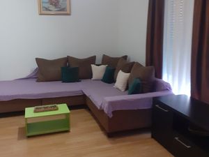 23932566-Ferienwohnung-4-Okrug Gornji-300x225-1