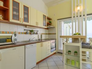 23933796-Ferienwohnung-3-Okrug Gornji-300x225-5