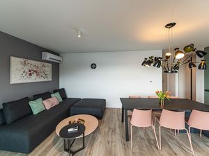 23759778-Ferienwohnung-6-Okrug Gornji-300x225-3