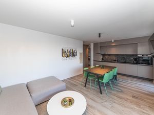 23759782-Ferienwohnung-6-Okrug Gornji-300x225-4