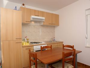 23927662-Ferienwohnung-3-Okrug Gornji-300x225-3