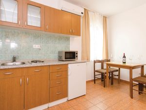 23732306-Ferienwohnung-4-Okrug Gornji-300x225-1