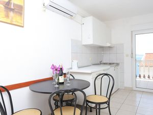 23931143-Ferienwohnung-4-Okrug Gornji-300x225-1