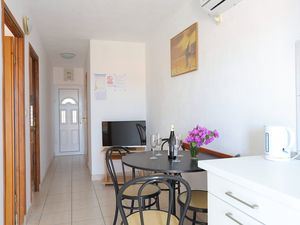 23931143-Ferienwohnung-4-Okrug Gornji-300x225-2