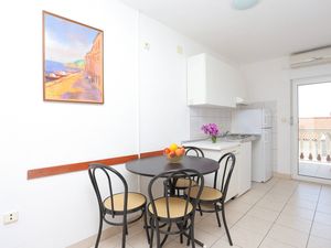 23931144-Ferienwohnung-4-Okrug Gornji-300x225-1