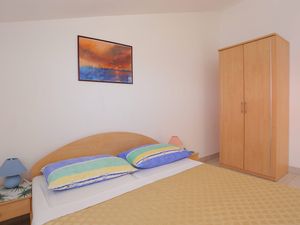 23931146-Ferienwohnung-4-Okrug Gornji-300x225-5