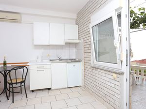 18790058-Ferienwohnung-2-Okrug Gornji-300x225-3