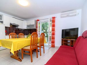 24030787-Ferienwohnung-5-Okrug Gornji-300x225-4