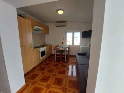 Ferienwohnung für 2 Personen (24 m²) in Okrug Gornji 9/10