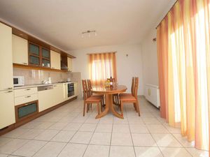 24032689-Ferienwohnung-4-Okrug Gornji-300x225-5