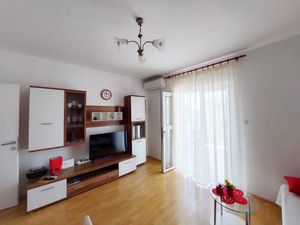 24032977-Ferienwohnung-4-Okrug Gornji-300x225-3