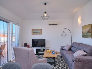 24035859-Ferienwohnung-4-Okrug Gornji-300x225-2