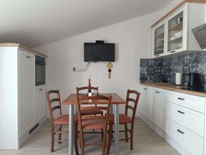 21472493-Ferienwohnung-4-Okrug Gornji-300x225-1