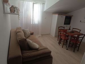 21472493-Ferienwohnung-4-Okrug Gornji-300x225-2