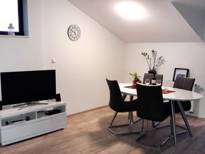 23930812-Ferienwohnung-4-Okrug Gornji-300x225-3