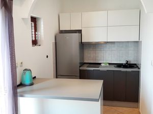 23930812-Ferienwohnung-4-Okrug Gornji-300x225-4