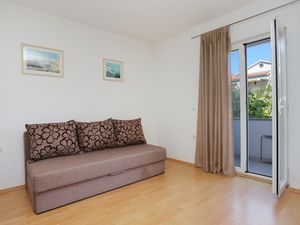 23109583-Ferienwohnung-4-Okrug Gornji-300x225-1