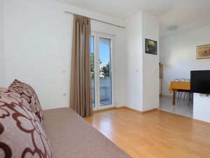 23109583-Ferienwohnung-4-Okrug Gornji-300x225-2