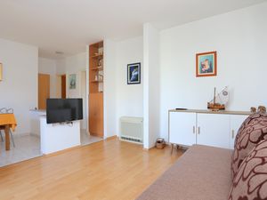 23109583-Ferienwohnung-4-Okrug Gornji-300x225-4