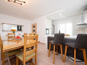 24047647-Ferienwohnung-5-Okrug Gornji-300x225-5