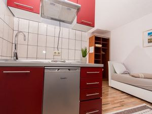 24058864-Ferienwohnung-3-Okrug Gornji-300x225-4