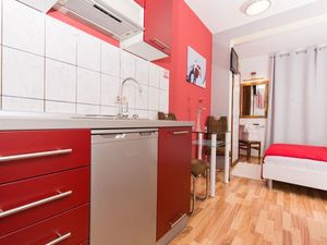 24058867-Ferienwohnung-2-Okrug Gornji-300x225-3