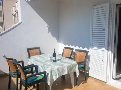 Ferienwohnung für 5 Personen (50 m²) in Okrug Gornji 1/10