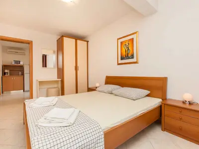 Ferienwohnung für 2 Personen (30 m²) in Okrug Gornji 7/10