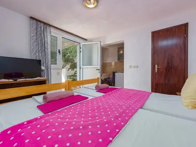 Ferienwohnung für 2 Personen (40 m²) in Okrug Gornji 7/10
