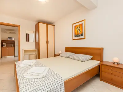 Ferienwohnung für 2 Personen (30 m²) in Okrug Gornji 9/10