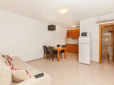 Ferienwohnung für 4 Personen (40 m²) in Okrug Gornji 7/10