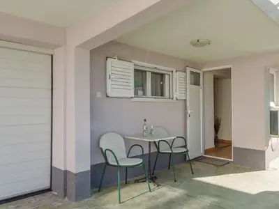 Ferienwohnung für 2 Personen (33 m²) in Okrug Gornji 2/10