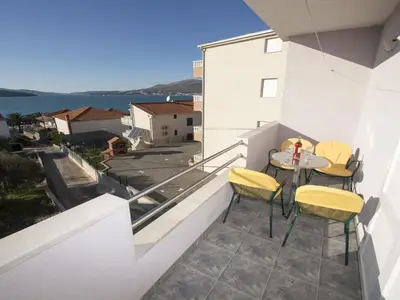 Ferienwohnung für 4 Personen (100 m²) in Okrug Gornji 1/10