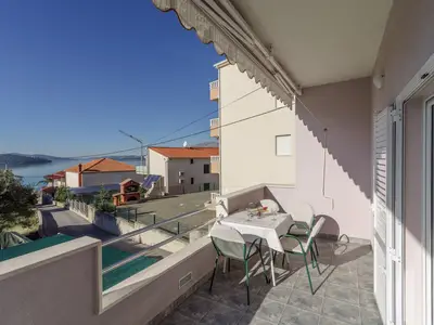 Ferienwohnung für 4 Personen (100 m²) in Okrug Gornji 1/10