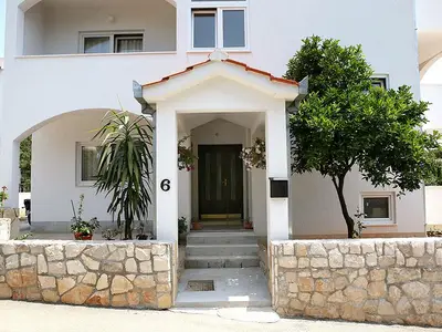 Ferienwohnung für 3 Personen (40 m²) in Okrug Gornji 8/10