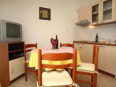 Ferienwohnung für 3 Personen (40 m²) in Okrug Gornji 4/10