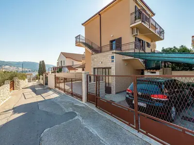 Ferienwohnung für 5 Personen (80 m²) in Okrug Gornji 3/10