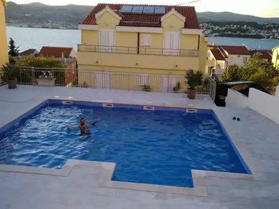 PoolOfHouse