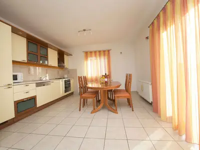 Ferienwohnung für 4 Personen (100 m²) in Okrug Gornji 8/10