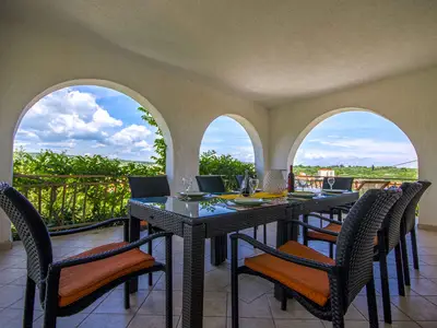 Ferienwohnung für 8 Personen (140 m²) in Okrug Gornji 10/10