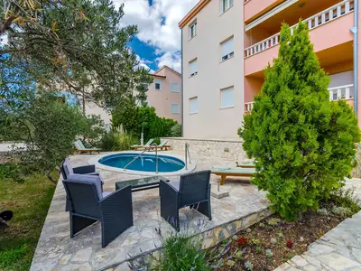 Ferienwohnung für 8 Personen (100 m²) in Okrug Gornji 9/10