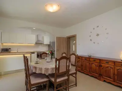 Ferienwohnung für 4 Personen (100 m²) in Okrug Gornji 3/10